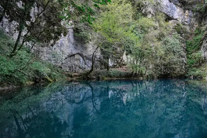 Hitno: Rijeka Una promijenila boju u Novom Gradu — inspekcija i analize vode traju
