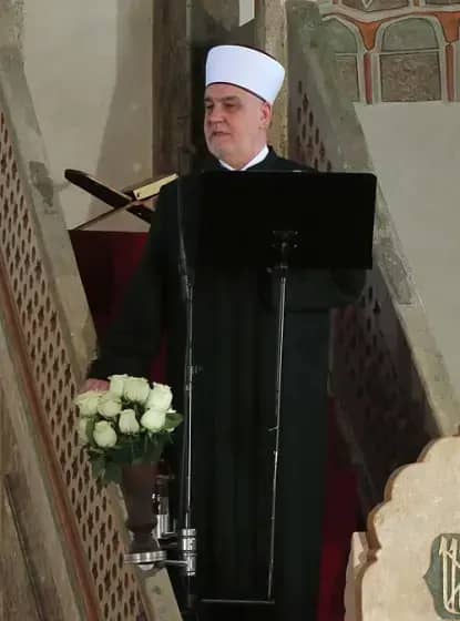 Reis Husein ef Kavazović o namazu na trgovima: "Klanjati u inat nekome je zabranjeno" — komentar o nikabu i Saninu Musi