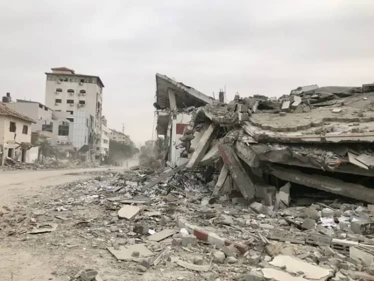 Užas u Gazi: izraelski vazdušni udar u Muwasi ubio bebu i roditelje — humanitarna kriza, taoci i pothranjenost