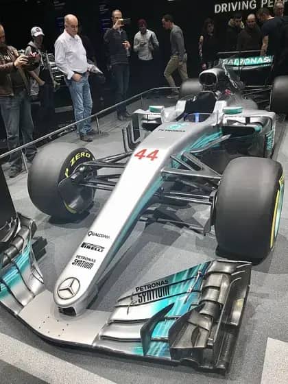 Hamilton u krizi: Zašto prelazak u Ferrari košta šampiona u F1 i kako tim pokušava da reši probleme