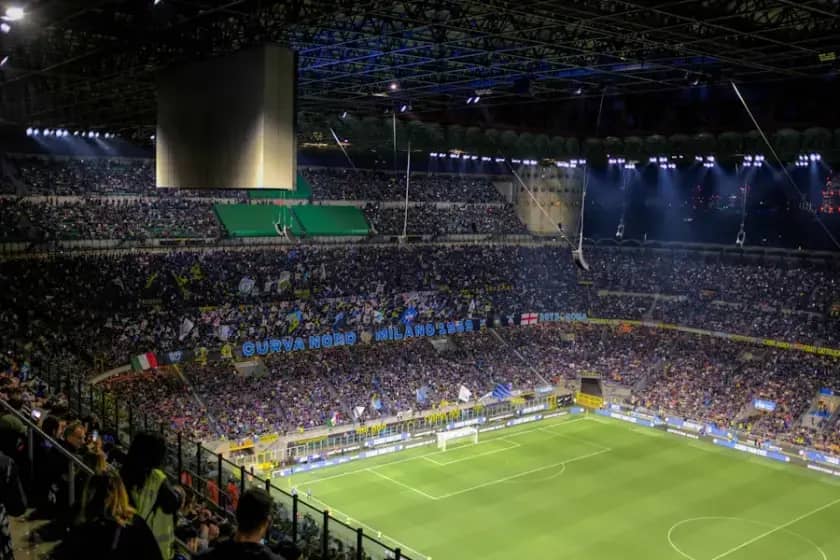 Šok u Seriji A: Kremoneze srušio Milan na "San Sira" 2:1 — Pavlovićova greška i Bonacoli doneli senzaciju