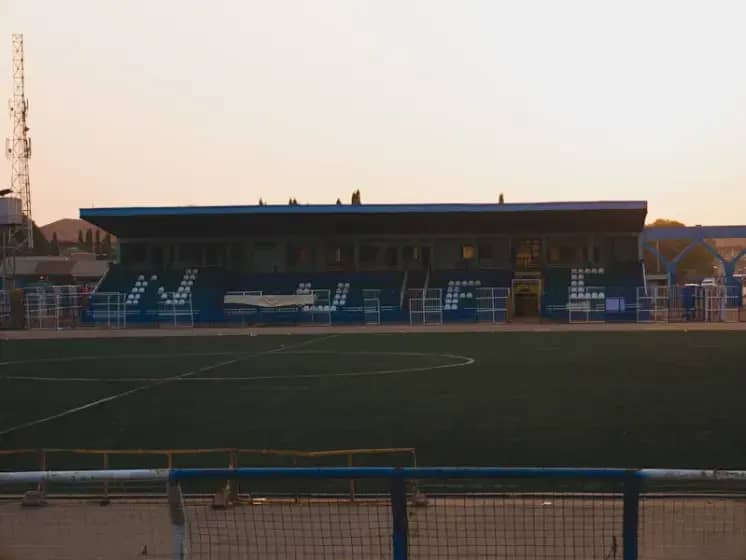 Superliga: Železničar šokirao Radnik u Surdulici 2:1, IMT pobijedio Radnički u Loznici — 6. kolo Mozzart Bet