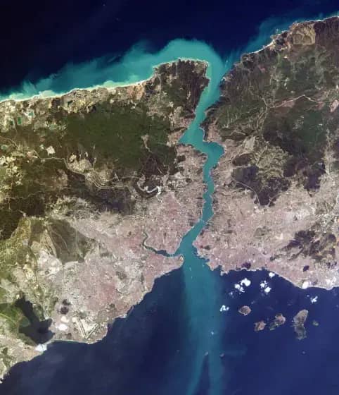 Ukrajinski veterani isplivali Bosfor: Tserkovnyi, Tovstyk i Dashko preplivali 6,5 km u Istanbulu za Dan nezavisnosti