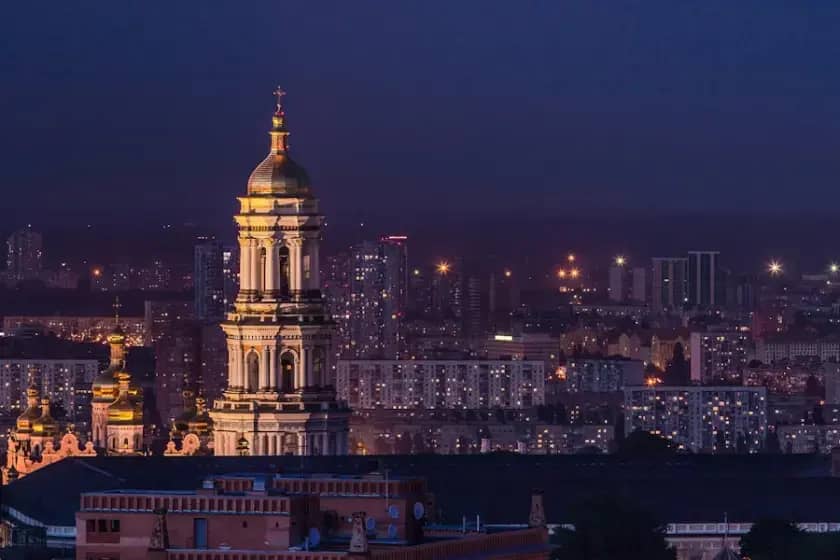 Masovni ruski napad dronovima i raketama na Kijev 28. avgusta 2025.: višestruke žrtve i uništene stambene zgrade