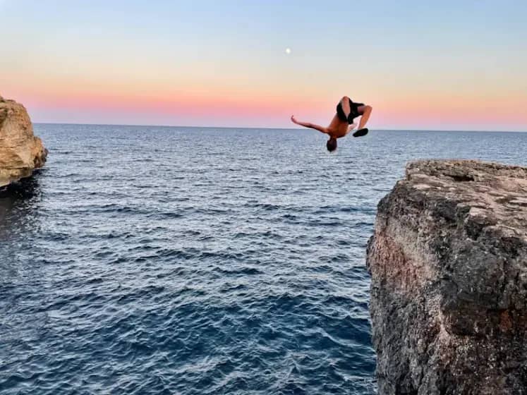 Red Bull Cliff Diving u Mostaru: Skokovi sa Starog mosta i Neretve — 24 svjetska skakača