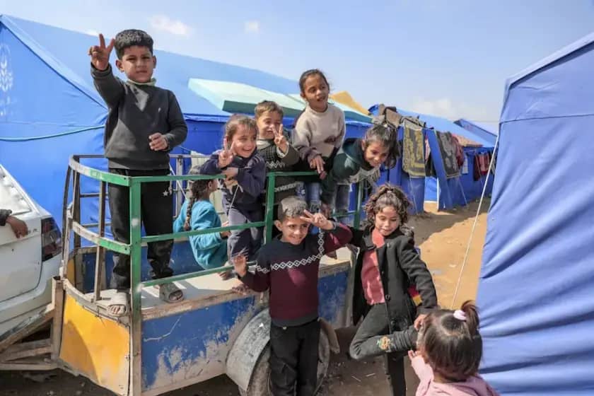 Masovni egzodus: Raseljeni Palestinci bježe iz Sjevernog Pojasa Gaze sa svojim stvarima dok traju izraelske operacije