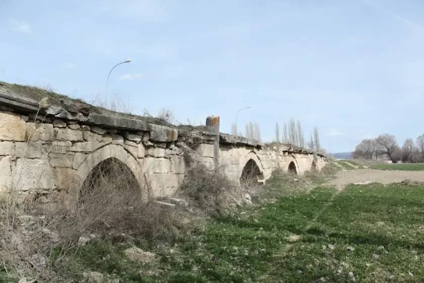 Stone Embrace: Prvi parfem inspirisan Starim mostom u Mostaru koji nosi duh grada i rijeke Neretve