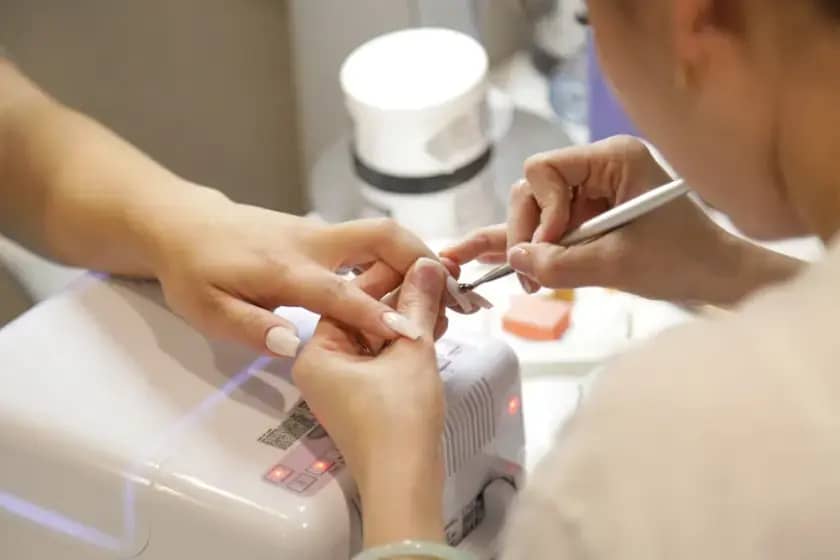 Šokantne promjene na noktima koje otkrivaju bolesti: anemija, gljivice, psorijaza i sindrom žutih noktiju