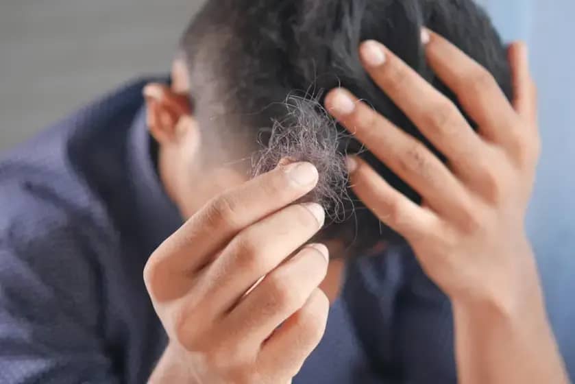 Kako zaustaviti gubitak kose: Uzroci, simptomi i najbolji tretmani za opadanje kose i alopeciju