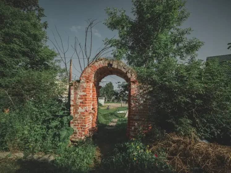 Vandalizam na pravoslavnom groblju u Pečuju kod Zenice: Egić iz Republike Srpske najavljuje pomoć za obnovu 60 polomljenih krstova