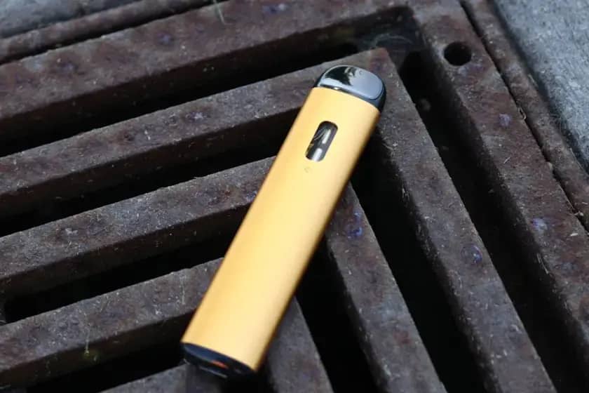 Nevjerovatno: Jednokratni vape pokreće cijeli web server — ARM mikrokontroler (24 KB, 24 MHz) i problem e-otpada