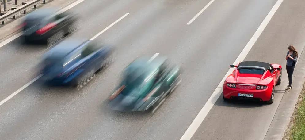 Šok u Los Angelesu: Raspadnuti leš žene pronađen u frunku Tesle registrovane na pjevača D4vd