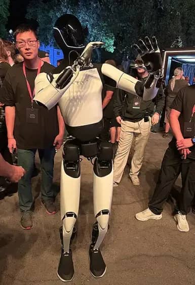 Tesla Optimus demo razotkriva probleme: Elon Musk, Marc Benioff i spor rast proizvodnje robota