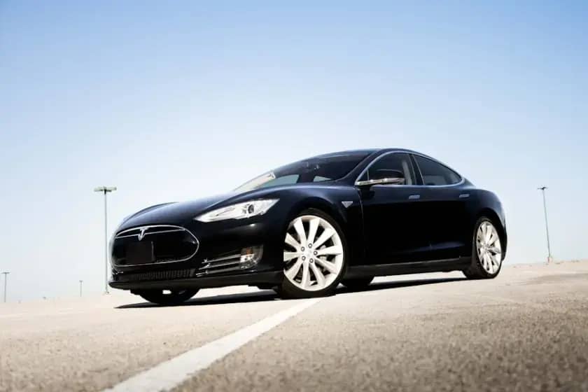 Tesla vraća $10,000 za Full Self-Driving nakon arbitraže — vlasnik dobio povrat zbog lažne reklame FSD