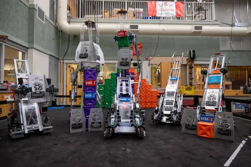 Amazon blizu tačke kada roboti brojem dostižu radnike: šta znači za magacine, poslove i automatizaciju