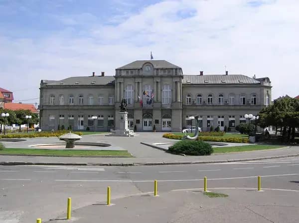 Bijeljina šok: Građani donirali opremu Ljubiši Petroviću da spriječe kupovinu klavira od pola miliona KM