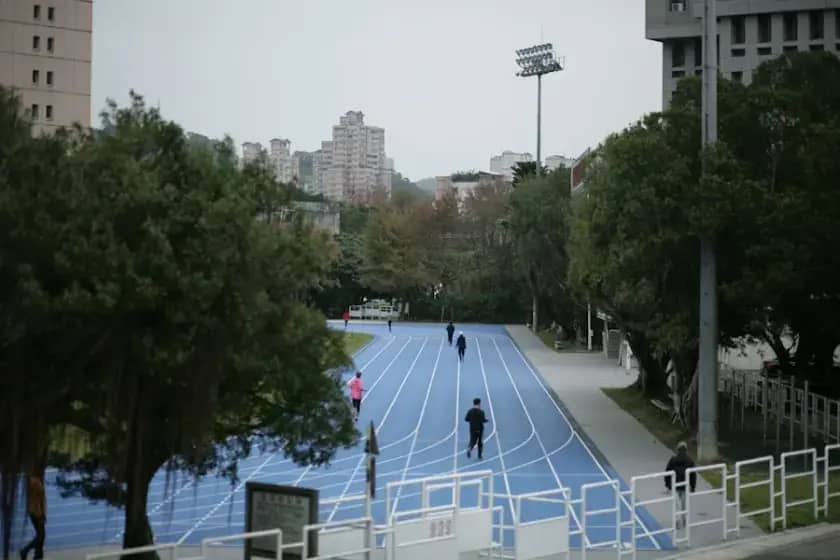 Šok u Tokiju: Ženska štafeta SAD zlatna na 4x400 m — novi rekord šampionata 3:16,61