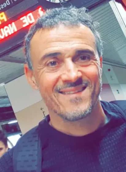Luis Enrique i Sarina Vigman osvojili Johan Krojf trofej u Parizu — PSG trener i selektorka nagrađeni