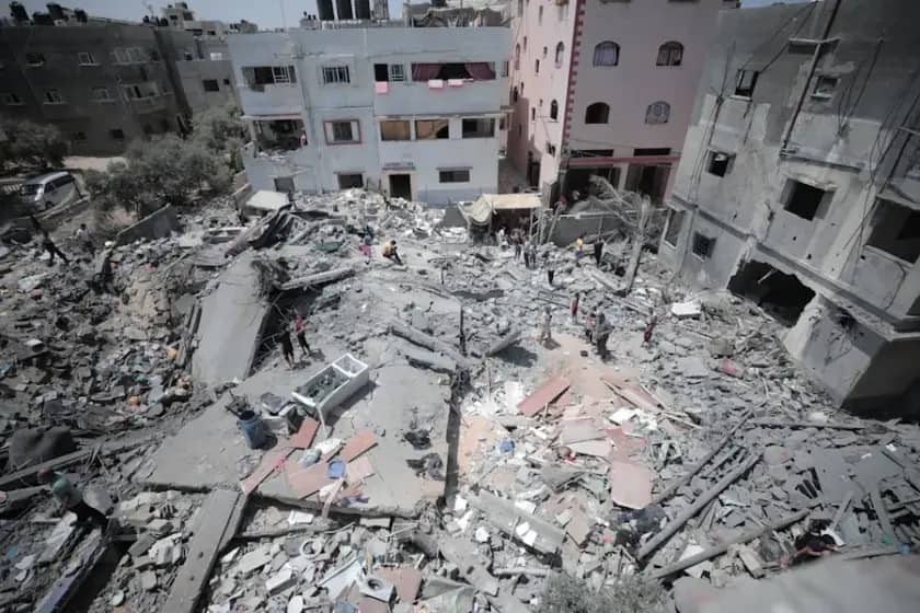 Izraelski napadi u Gazi usmrtili najmanje 74 osobe, uključujući civile u kafiću i na mjestima za pomoć