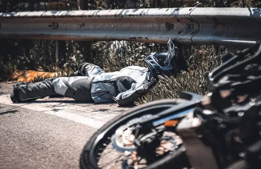 teška saobraćajna nesreća u banjaluci: motociklista povrijeđen u sudaru s automobilom na bulevaru vojvode stepe
