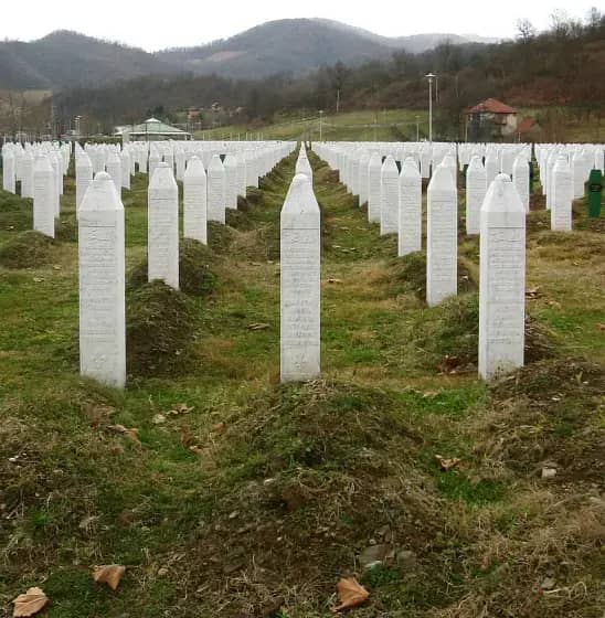 sjećanje na genocid u srebrenici i borba protiv negiranja: priče preživjelih, obrazovanje i odgovornost danas