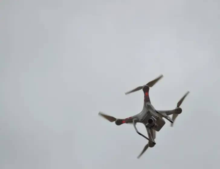 Masovni dron napadi Rusije i Ukrajine izazvali haos na ruskim aerodromima i civilne žrtve u Ukrajini