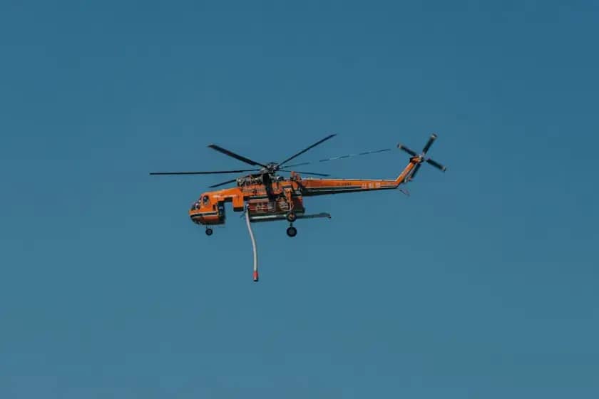 Helikopter Uprave za vazduhoplovstvo Republike Srpske angažovan za gašenje požara kod Trebinja