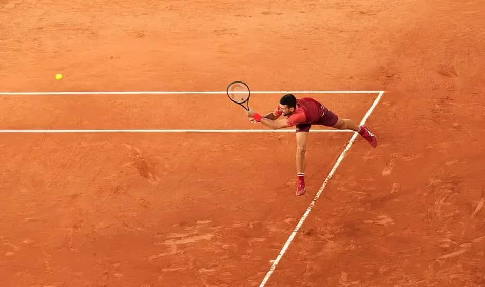 Novak Đoković obezbedio četvrtfinale Vimbldona uz podršku Rodžera Federera na tribinama