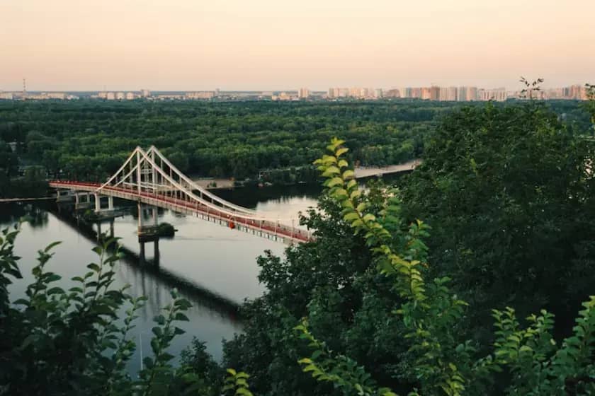 Masovni ruski napadi dronovima i raketama razorili Kijev, najmanje 10 ranjenih u više požara širom grada