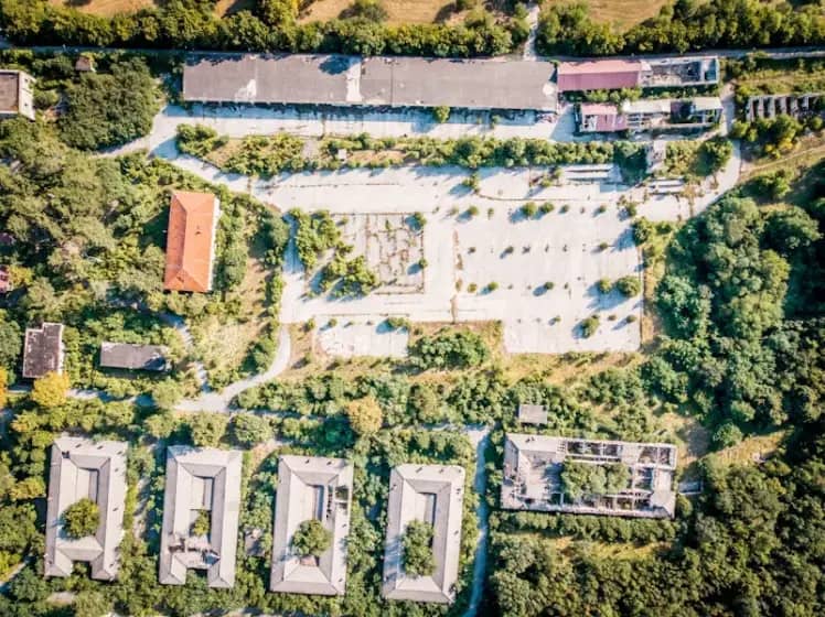 Iran lansirao raketni napad na ključnu američku bazu u Kataru: Satelitske slike pokazuju oštećenja i američku reakciju