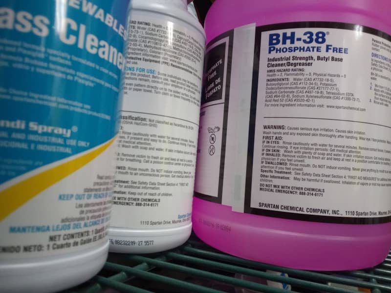 Upoznajte simptome trovanja hlorom: Kako prepoznati i reagovati na opasnu izloženost hlora u kući i industriji