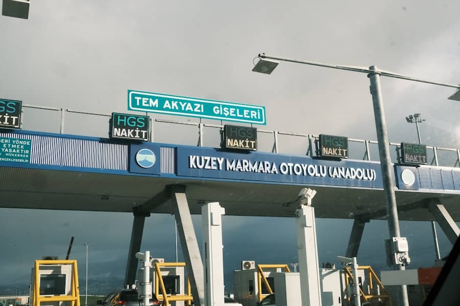 Nevjerovatno: Radar sakriven u nadstrešnici autobuskog stajališta kod škole u Derventi