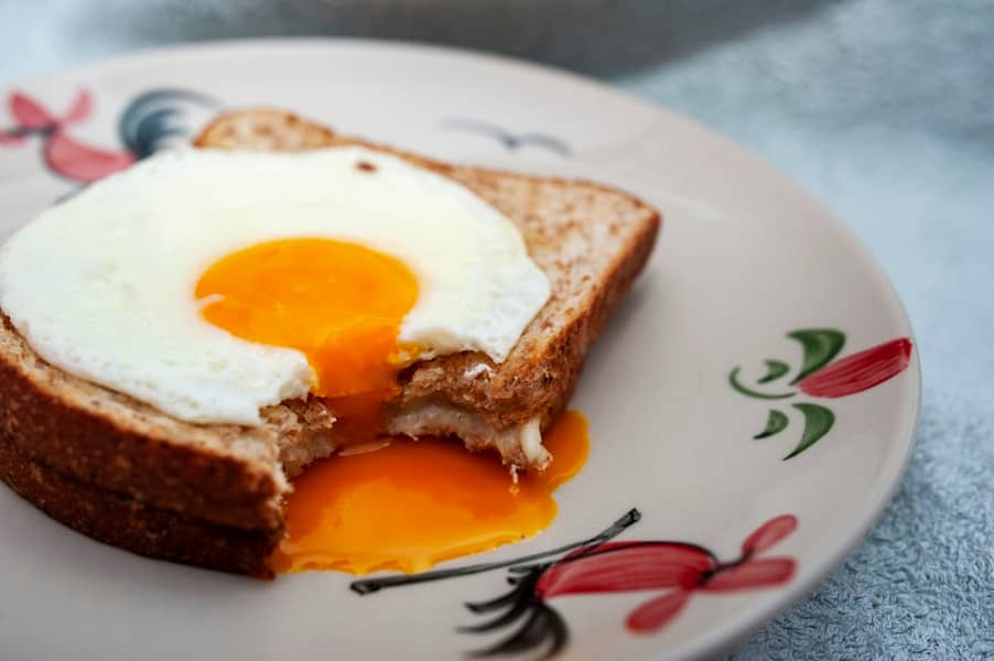 Revolucionarna studija otkriva: Dva jaja dnevno smanjuju loš holesterol i štite srce!