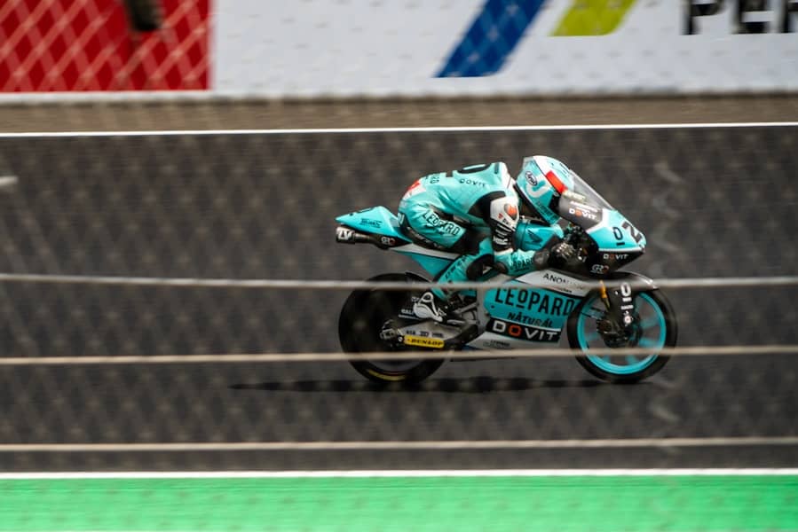 Maksimo Kiles osvojio Moto3 pobedu na Velikoj nagradi Mađarske u Balaton Parku — trijumf za dlaku