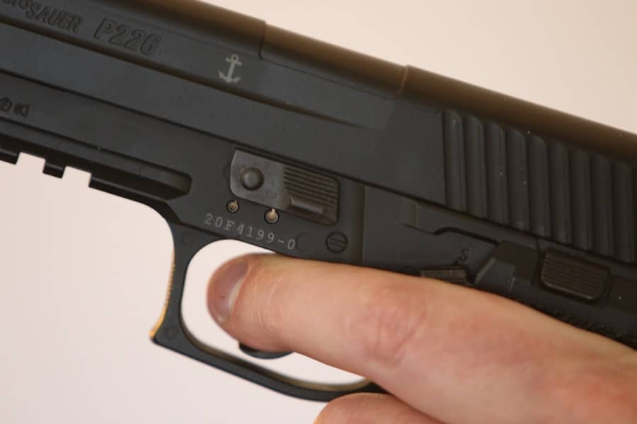 Prst okidač: simptomi, uzroci i najbolje metode lečenja za škljocajući prst