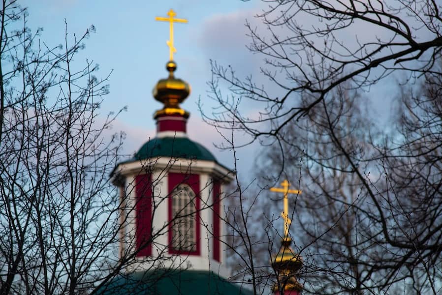 Krstovdan na Krstovoj Gori u Tesliću: Časni krst visok 33 m i manastir privukli narod