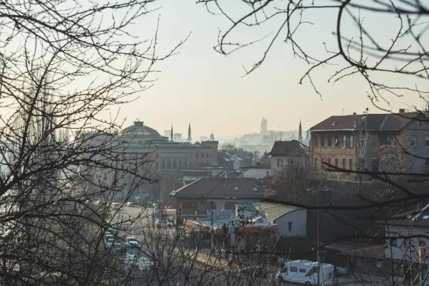 Zagađenje vazduha u Sarajevu prisililo 'Ryanair' iz Londona da sleti u Banjaluku — aerodromi BiH postaju alternative