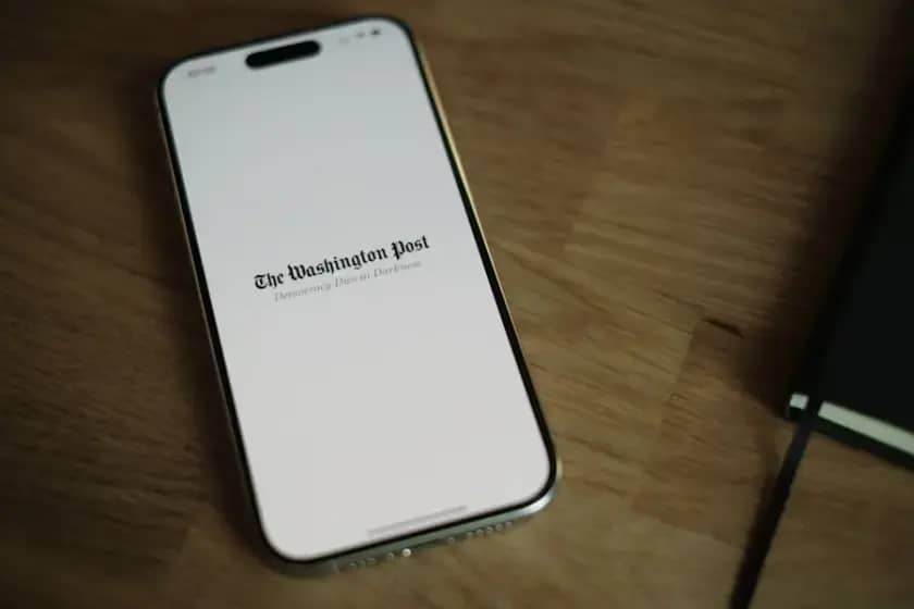 Washington Post pod paljbom: AI podkasti izmišljaju citate i izazivaju bijes novinara