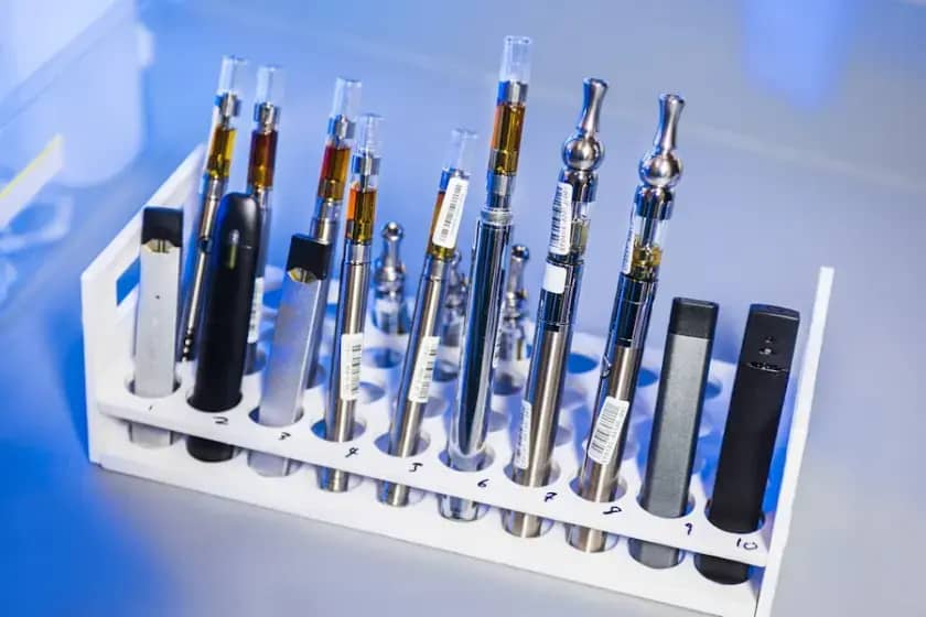Alarmantno istraživanje 2025: E-cigarete, vejpovi i nikotinske vrećice ugrožavaju zdravlje mladih