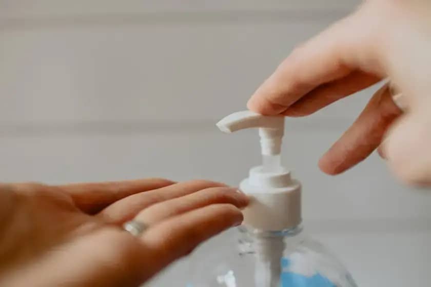 Opasnosti sredstava za dezinfekciju ruku: iritacija kože, toksičnost i saveti za bezbednu upotrebu