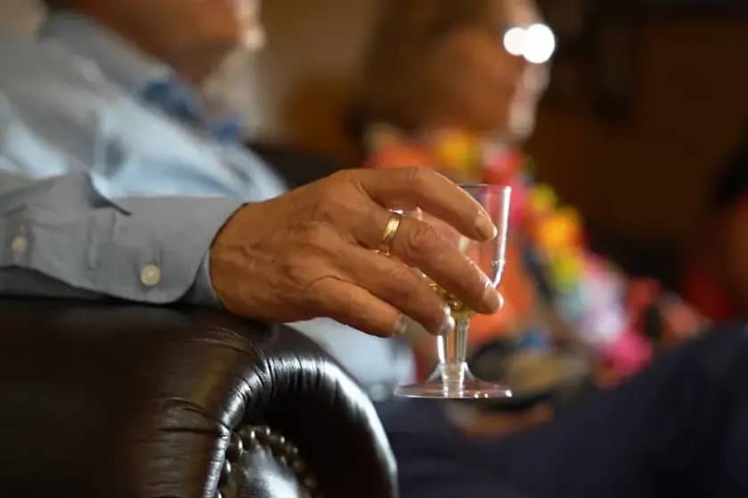 Prestati piti posle 65: Kako alkohol uništava pamćenje, povećava rizik od demencije i padova