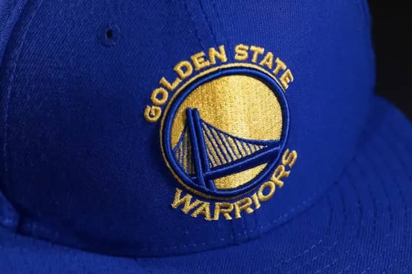 Božićni NBA derbi: Golden State Warriors vs Dallas Mavericks — Steph Curry i Chase Center u fokusu