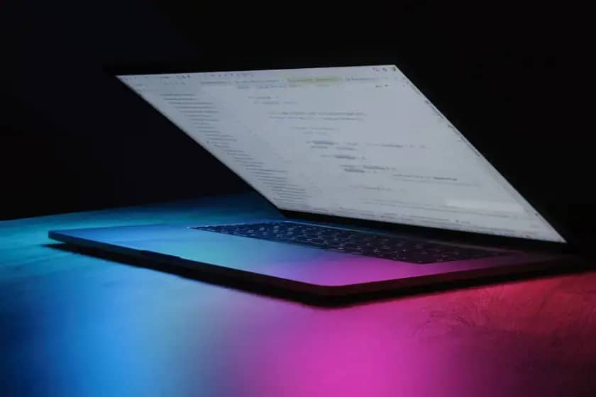 AI generisani kod pravi 1,7x više grešaka nego ljudski kod — CodeRabbit otkriva glavne probleme za programere