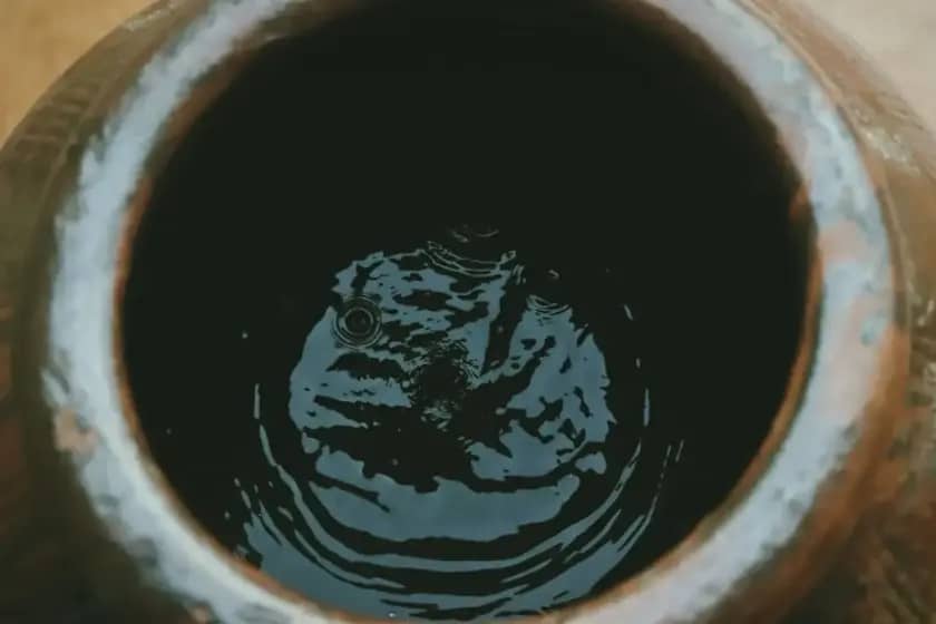 Tamna boja urina: Šta ukazuje i kada se javiti lekaru?