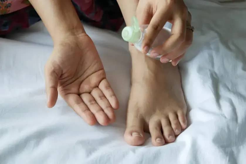 Kako Sprečiti i Lečiti Oboljenja Stopala kod Dijabetičara: Simptomi, Komplikacije i Prevencija