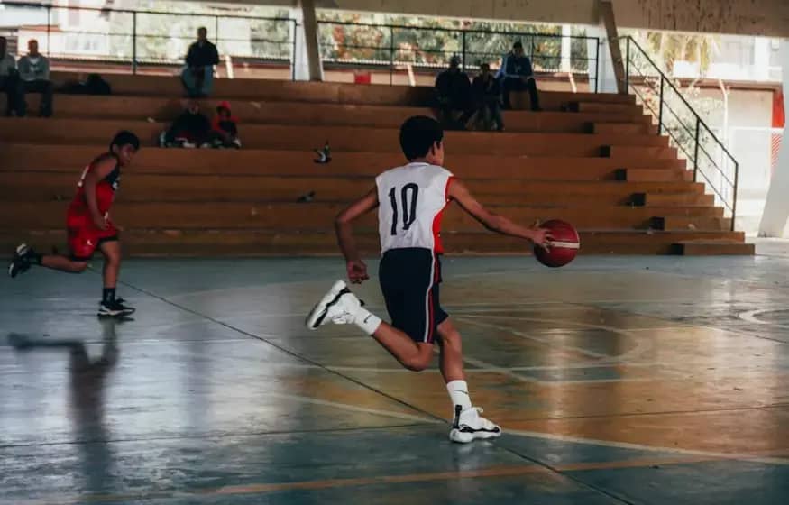Crvena zvezda potpisala mladog talenta Lazara Stojkovića (17) visokog 212 cm kao buduću zvijezdu kluba