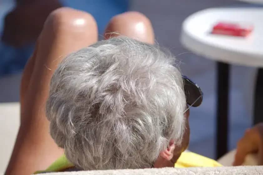 Toplotna Iscrpljenost i Kolaps: Kako Prepoznati i Pomoći Tokom Toplotnog Talasa uz Savete Lekara Hitne Pomoći