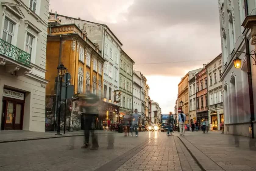 Promet industrije i trgovine na malo u BiH u lipnju 2025: Pad industrije za 2,6%, rast trgovine na malo za 1,2%