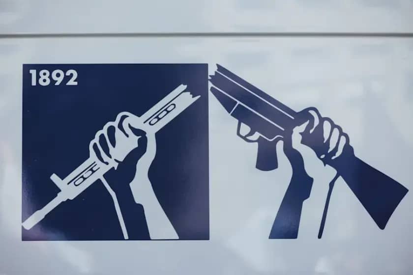 Iran ispalio preko 40 raketa na Izrael nakon udara SAD na iranske nuklearne objekte, ranjeno 23 ljudi i uništeni stanovi u tri grada