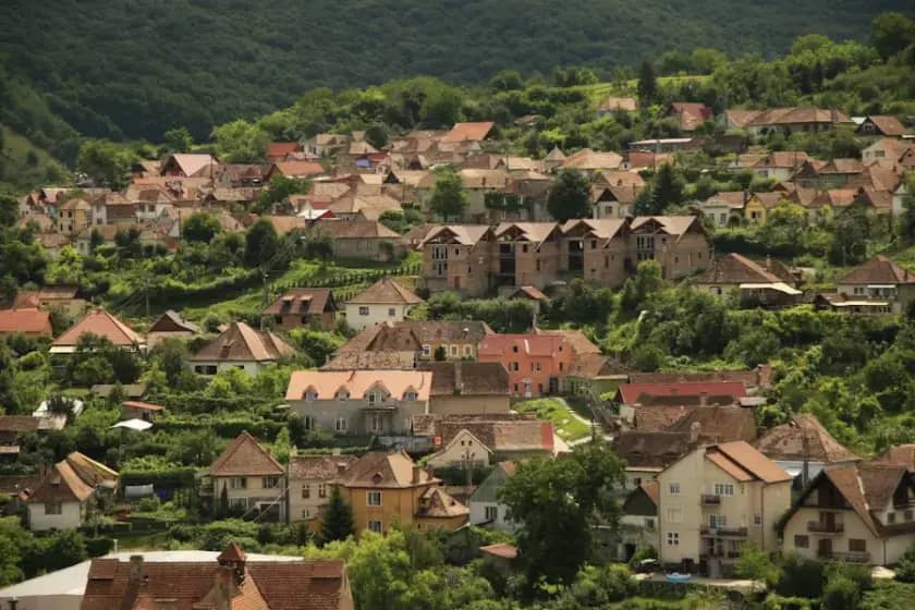 Broj zaposlenih u FBiH blago pao, ali prosječna plaća porasla za 16% u 2025. godini